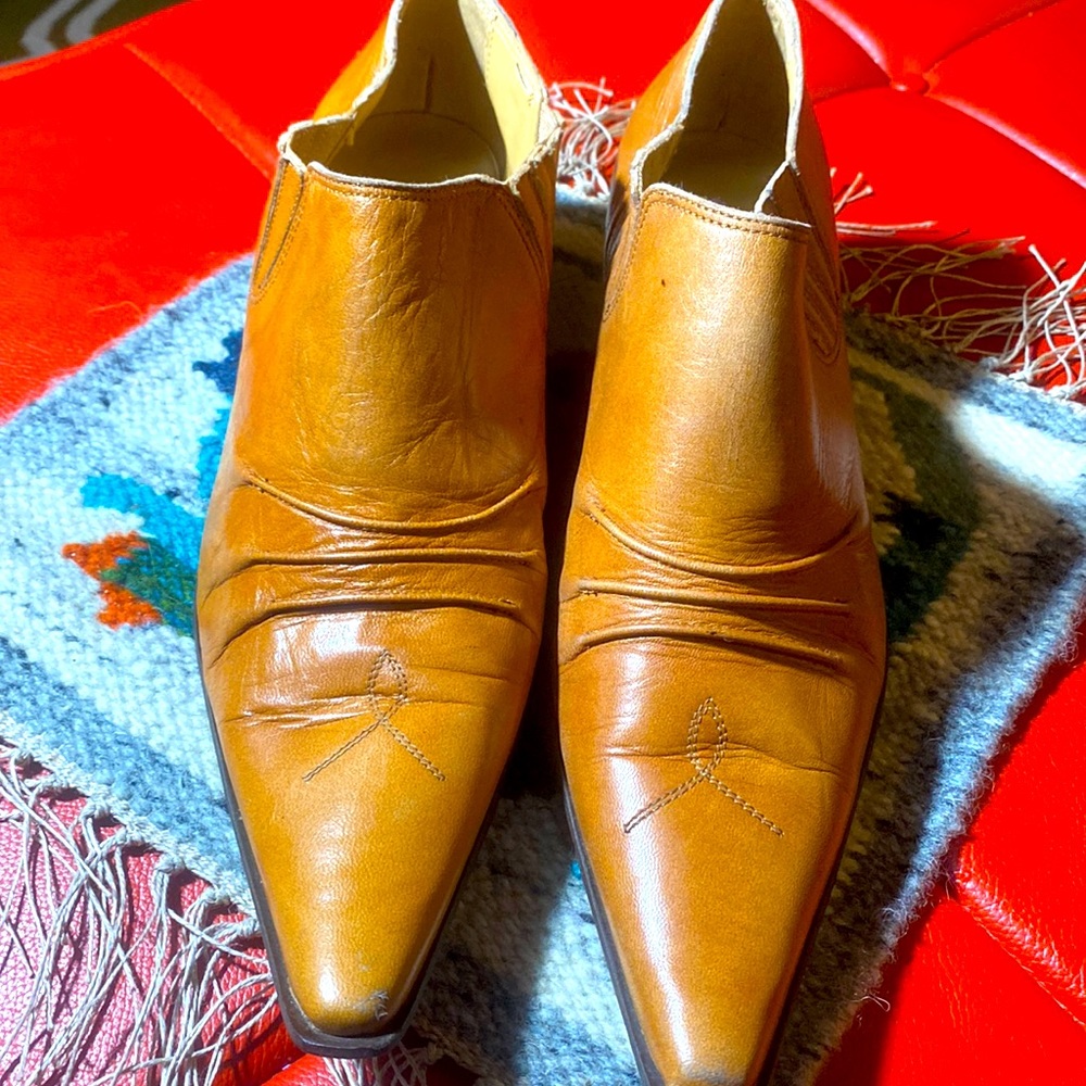 Italian Pompidou leather pointed toe ankle boot